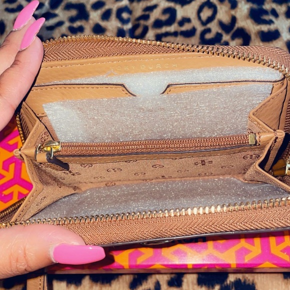 Authentic Tory Burch Wallet - Picture 2 of 2